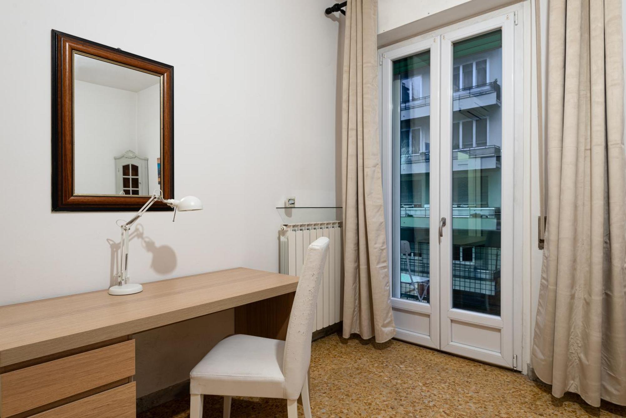 Comfortable Apartment 10 Minutes From City Center Флоренция Экстерьер фото